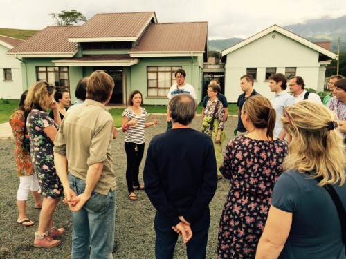 Rondleiding bij het "Plaster House" in Arusha